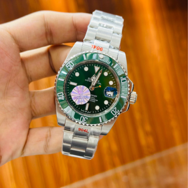 Experience the Rolex Submariner: AAA quality, automatic movement, pure stainless steel.